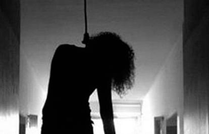 girl committed suicide in kanpur