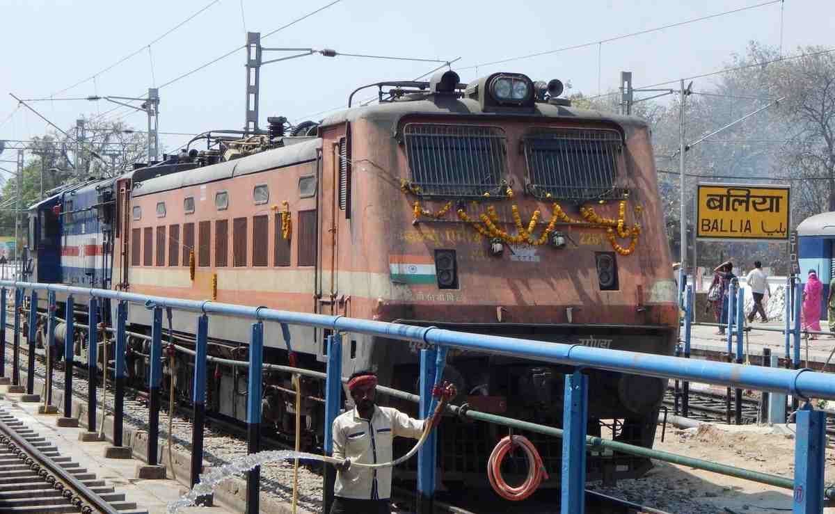 Trial of Electric engine  from ballia to varanasi route 