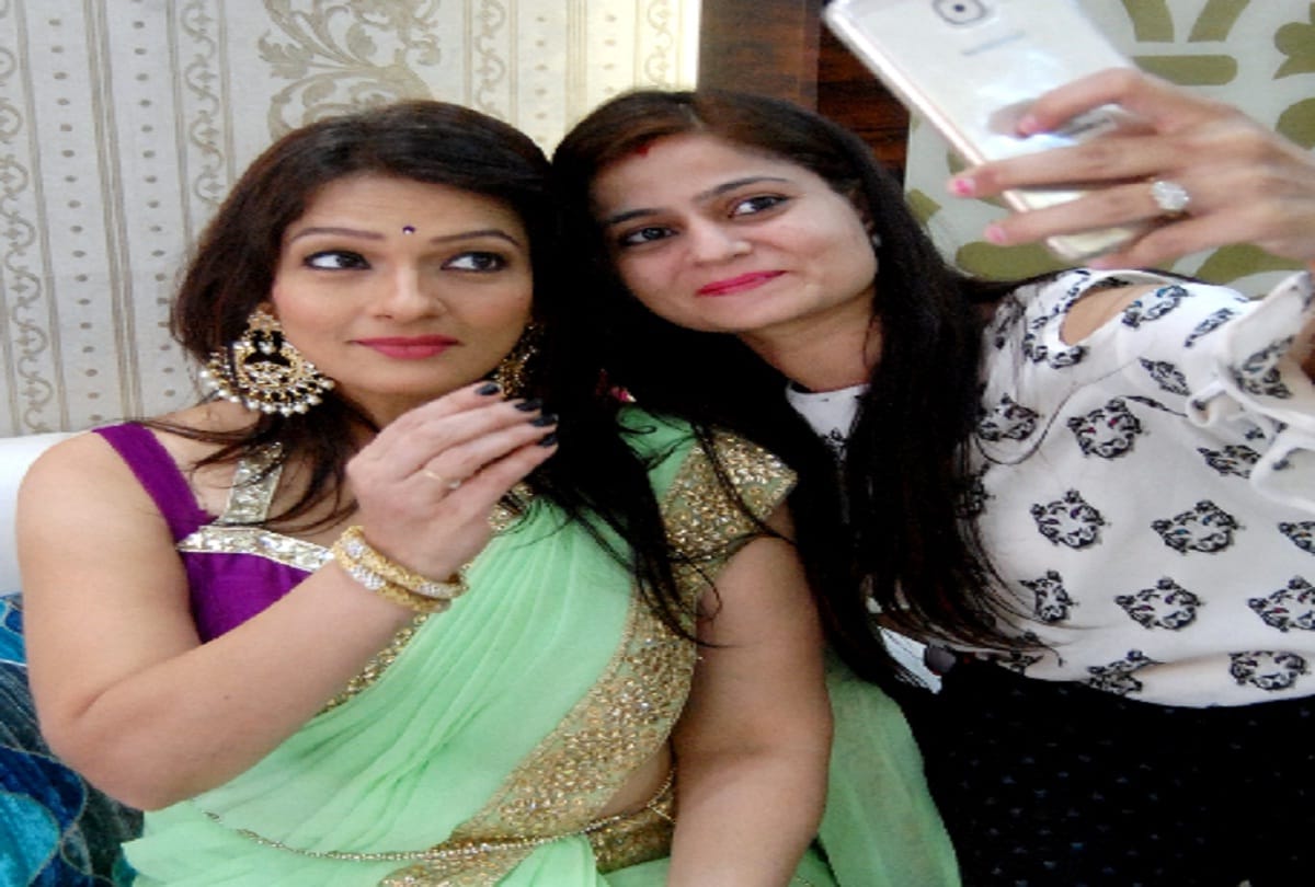 bhabi ji ghar par hain acterrs Gulfam Kali reached in private program at Meerut