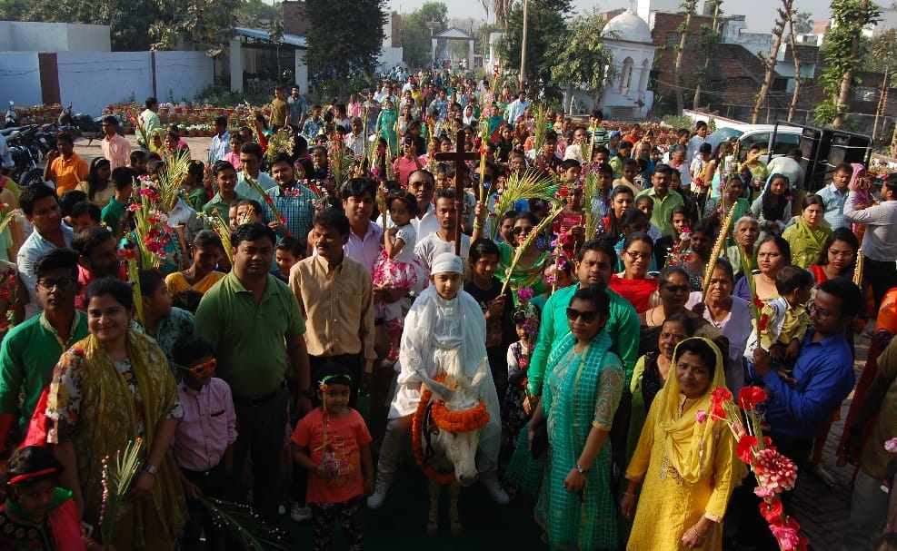 पाम संडे पर निकला जुलूस, चर्चाें में हुई प्रार्थना