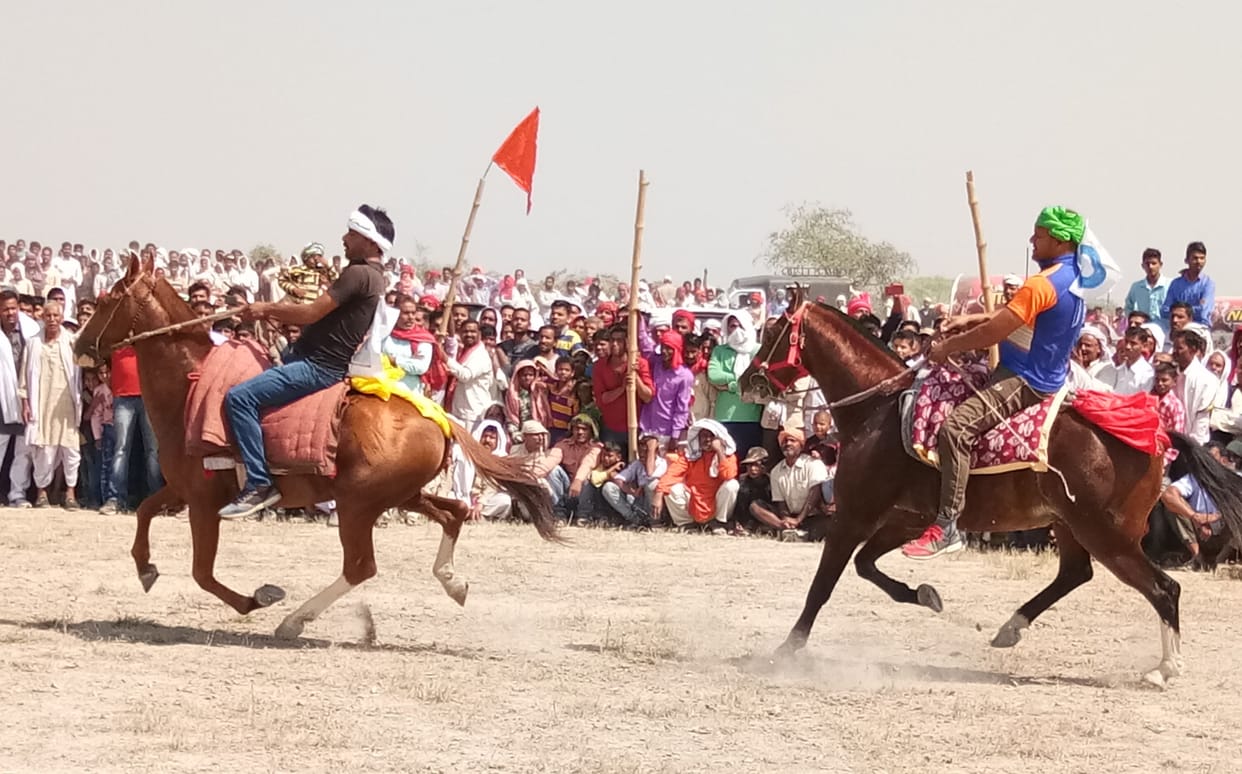 चेतक प्रतियोगिता में सबसे आगे रहा वंश नारायण सिंह यादव का घोड़ा