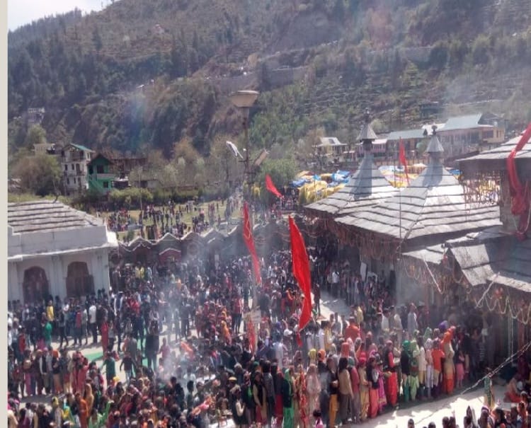 माता की जयकारों से गूंजा हाटकोटी मंदिर