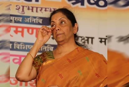 Nirmala sitharaman crying during awarded martyrs wife in dehradun