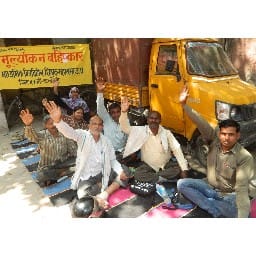 वित विहीन शिक्षकों का मूल्यांकन कार्य बहिष्कार जारी