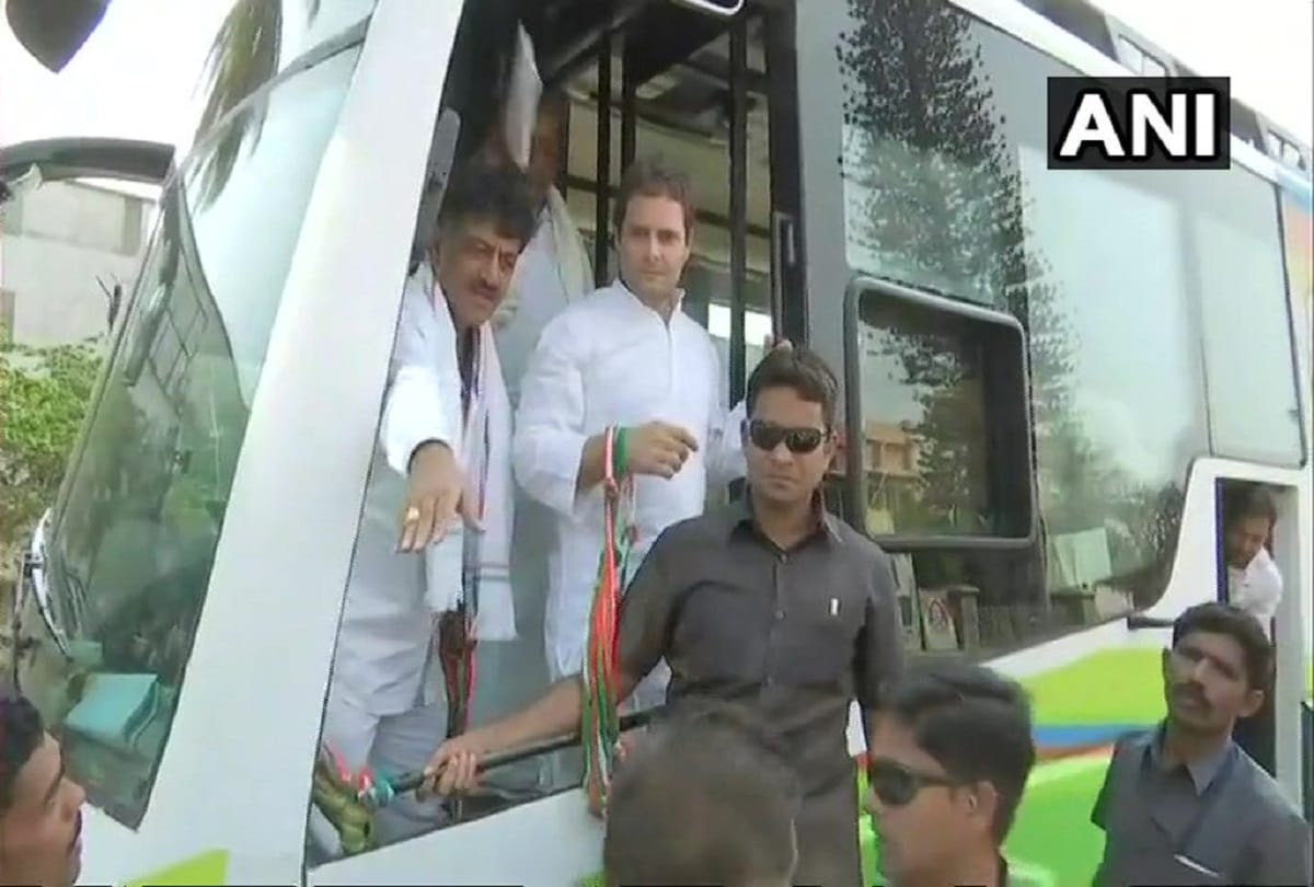 Karnataka Congress President Rahul Gandhi holds roadshow in Srirangapatna