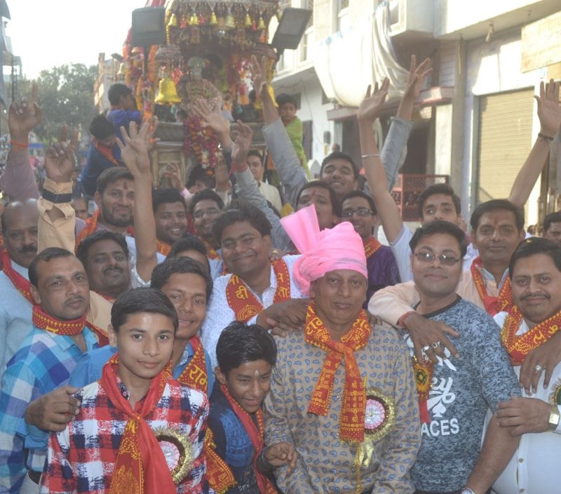 धूमधाम से निकाली गई रघुराज महाराज की शोभायात्रा