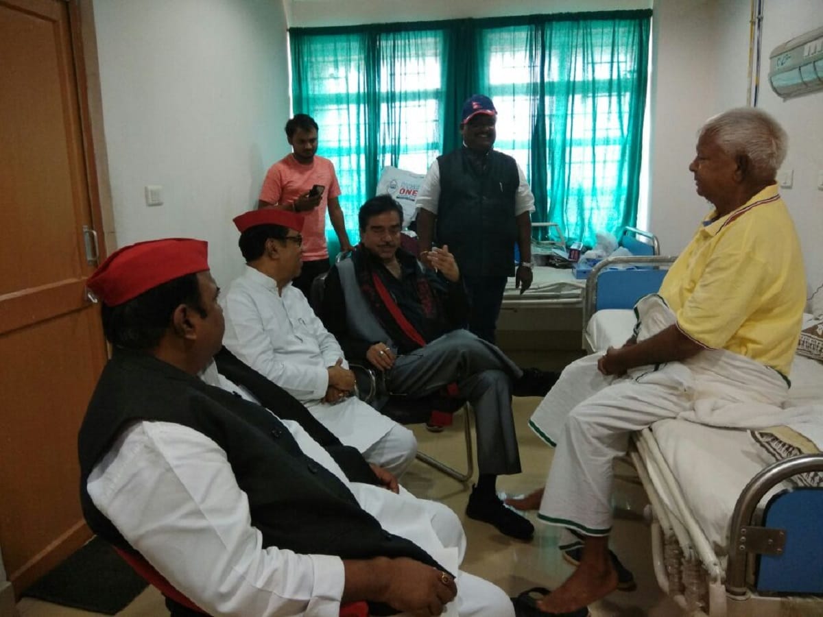 shatrughan sinha posted photos on twitter with lalu prasad yadav