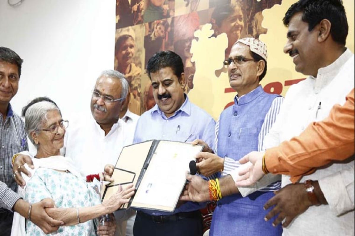 India gives citizenship to 28 Pakistani nationals, CM Shivraj Singh gave citizenship certificate