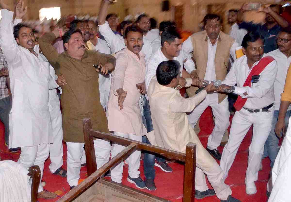 varanasi nagar nigam chaos bjp parshad meet mahendra nath pandey