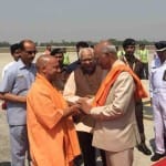 एयरपोर्ट पर राष्ट्रपति का स्वागत करते राज्यपाल व सीएम