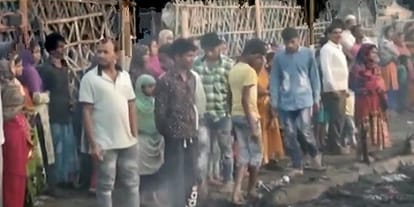 up: fire in 100 slum huts, loss of millions of rupees