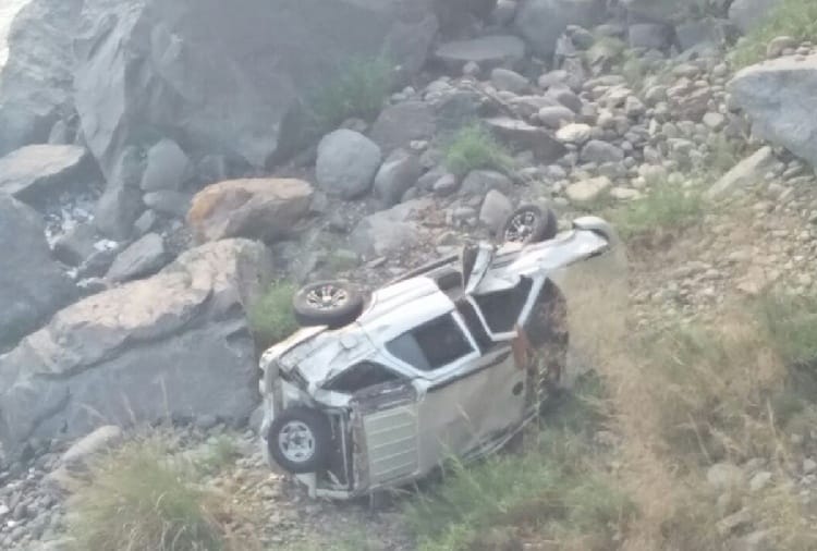 परेल के पास टाटा सफारी दुर्घटनाग्रस्त, चालक घायल