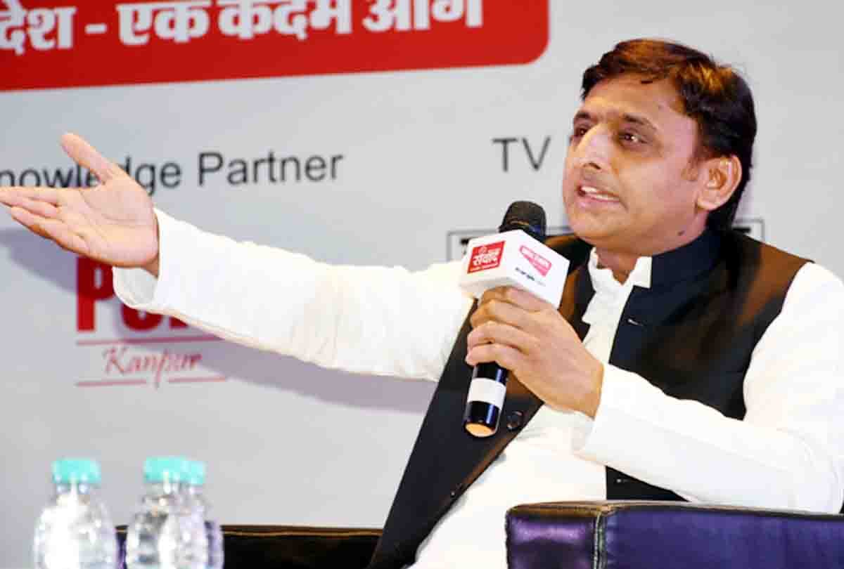 akhilesh yadav tweet about data war begins between congress and bjp 