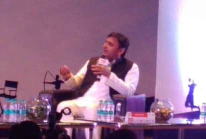 deputy cm keshav prasad and akhilesh yadav in kanpur amar ujala samwad event