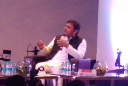 deputy cm keshav prasad and akhilesh yadav in kanpur amar ujala samwad event