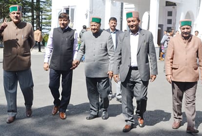 Himachal Budget session congress mla walk out