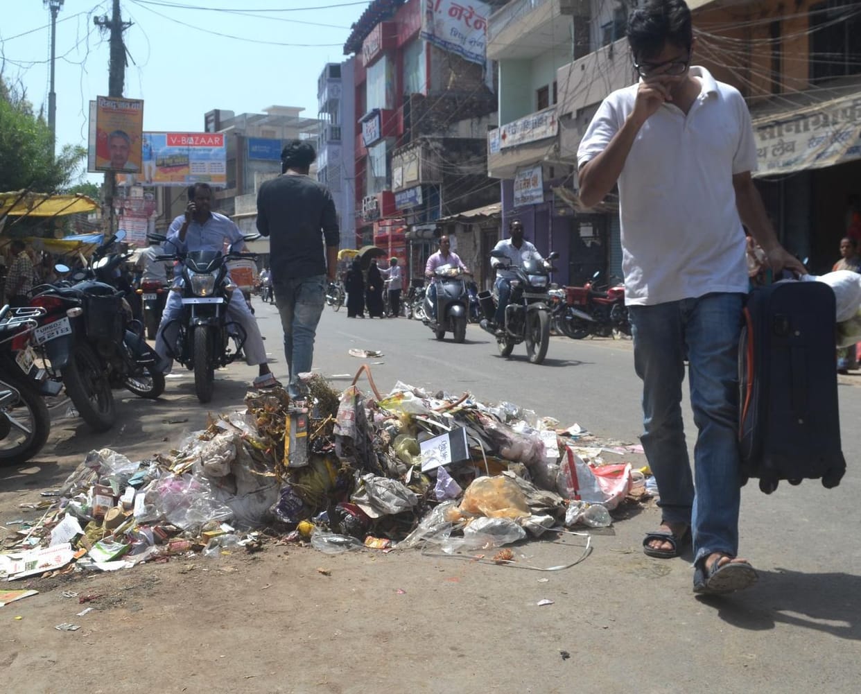 dig in places was litter on strike two days asking for the observed cleaning workers