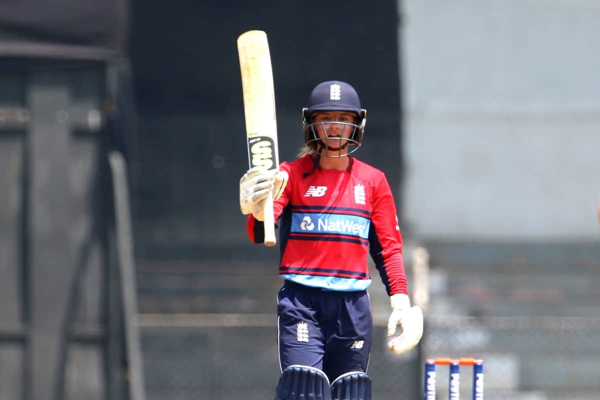 Rashid Khan is busy with Danielle Wyatt on Twitter 