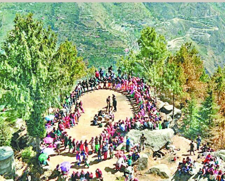 दुर्गा मेले में पहुंचे सैकड़ों लोग