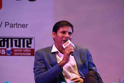 deputy cm keshav prasad and akhilesh yadav in kanpur amar ujala samwad event