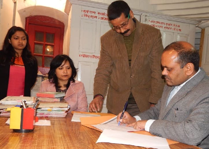 चार्ज लेते ही डीएम ने तलब किए कंजूस विभाग