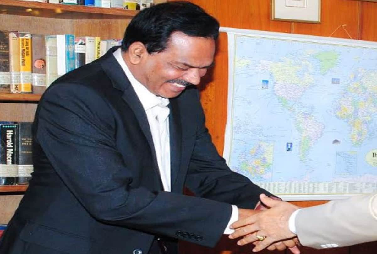 Complaint filed against Tv anchor E Sambashiva Rao using abusive language for Tollywood actress