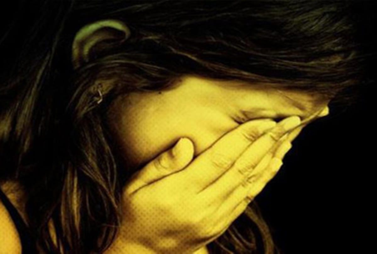 young man cheat with delhi's woman 