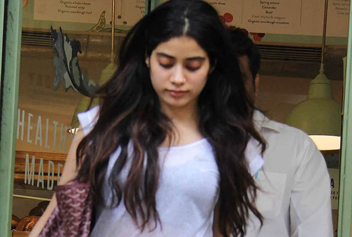 Jhanvi Kapoor and Ishaan Khatter pictures leaked from Dhadak set