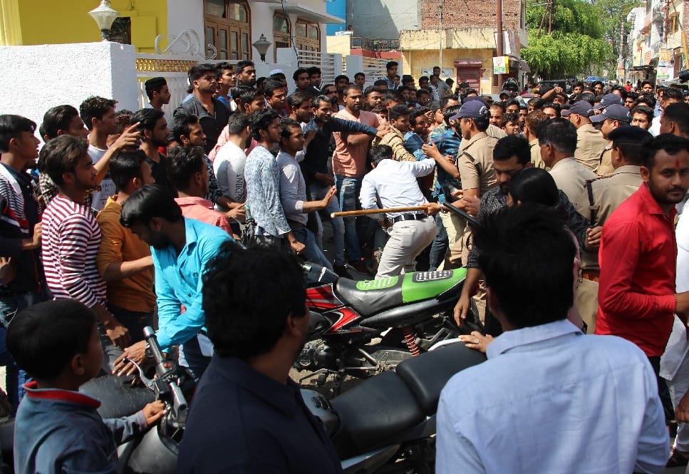 Religious place dispute police lathicharge in dehradun