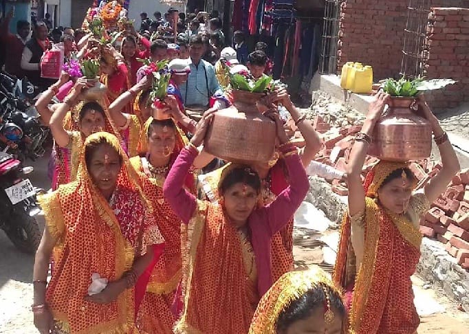 Dakshmi's devotees in temples