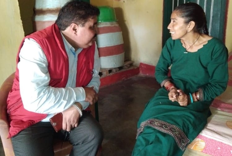 Physically challenged Phulan devi looking for financial assistance from himachal govt