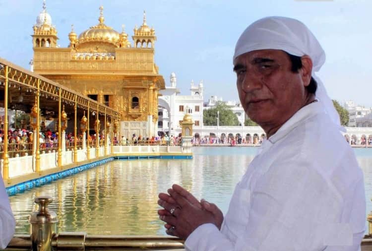 Bollywood Actor Raj Babbar in Golden Temple Amritsar