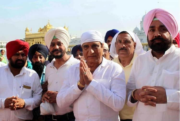 Bollywood Actor Raj Babbar in Golden Temple Amritsar