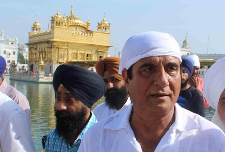 Bollywood Actor Raj Babbar in Golden Temple Amritsar
