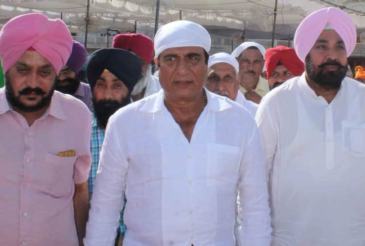 Bollywood Actor Raj Babbar in Golden Temple Amritsar