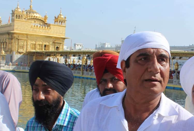Bollywood Actor Raj Babbar in Golden Temple Amritsar