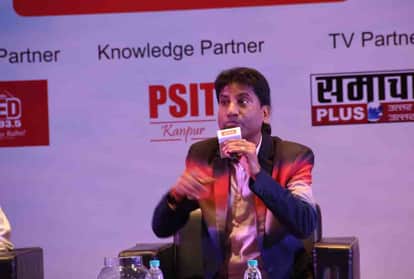 deputy cm keshav prasad and akhilesh yadav in kanpur amar ujala samwad event