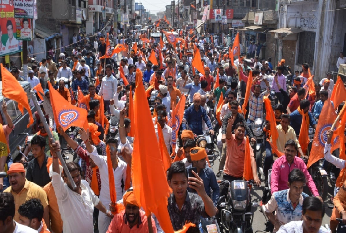 Ram Navami rally in Firozabad Hindu yuva Vahini were seen walking with sharp weapons