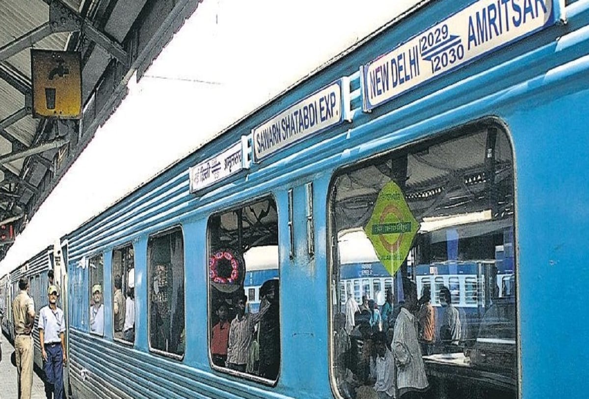 railway not to close flexi fare scheme in premium trains