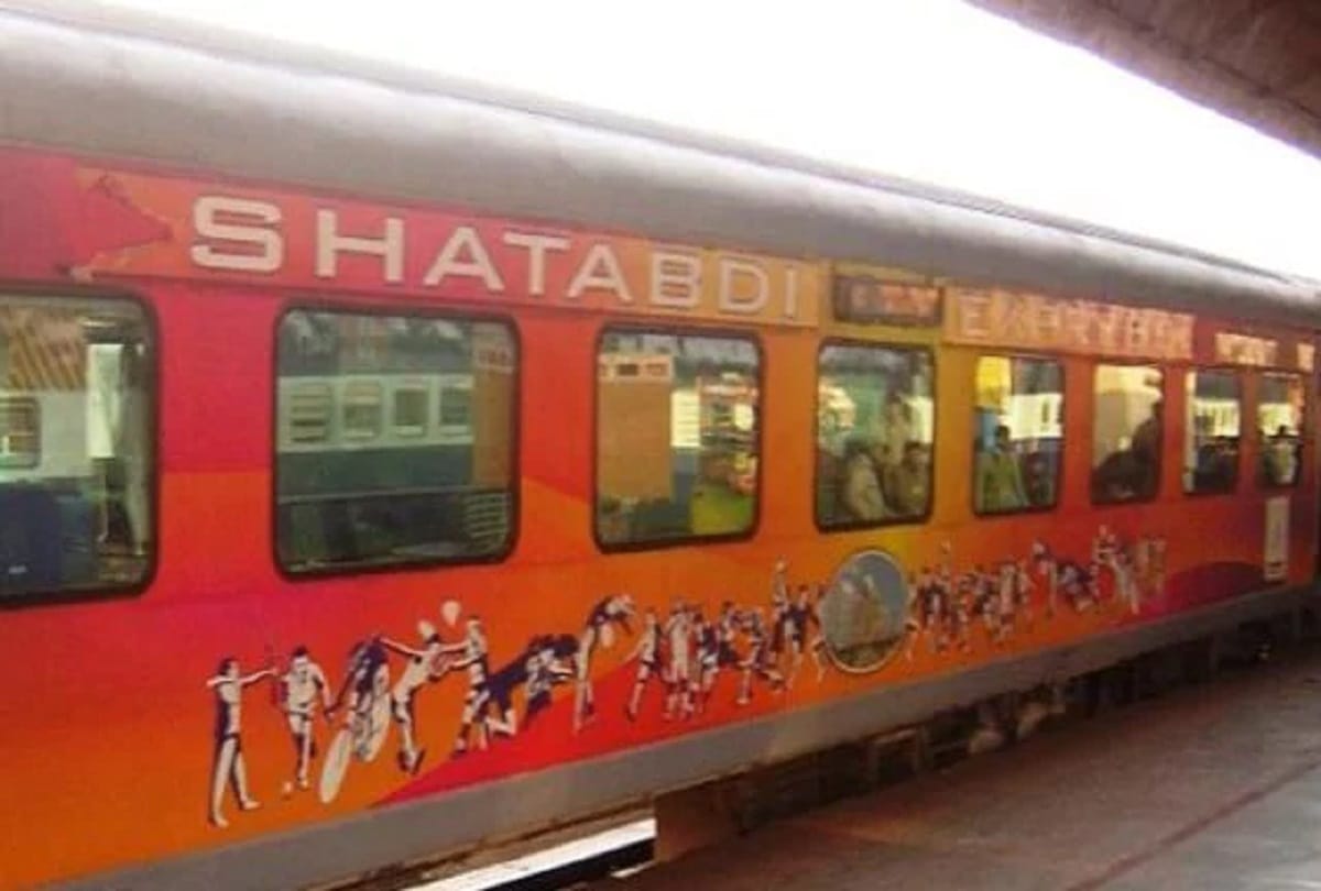 sparking in ohe on lucknow kanpur route.