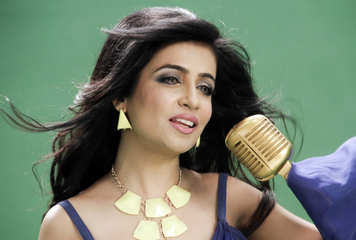 shibani kashyap performed in noida logix mall