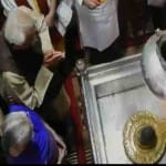 पूजन करते राज्यपाल और उनकी पत्नी
