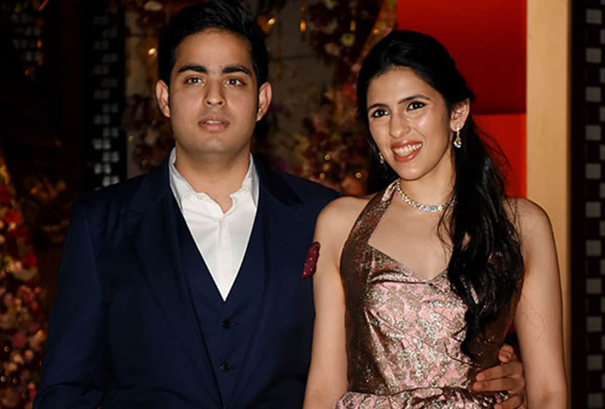 grand engagement party of akash ambani and shloka mehta shah rukh khan reached