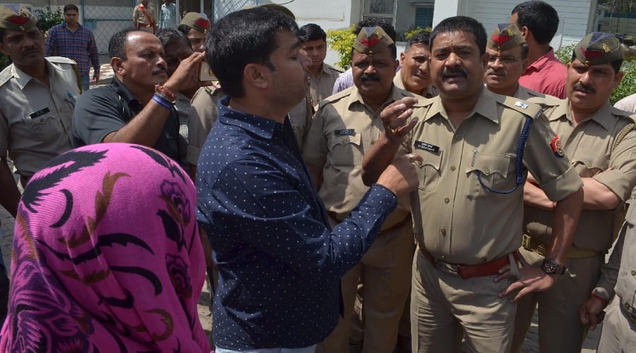 UP: Scramble at SSP Office, beating with the soldier