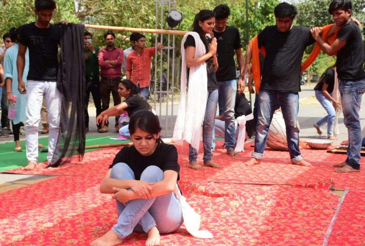cultural event Prawaah 2018 in AKTU