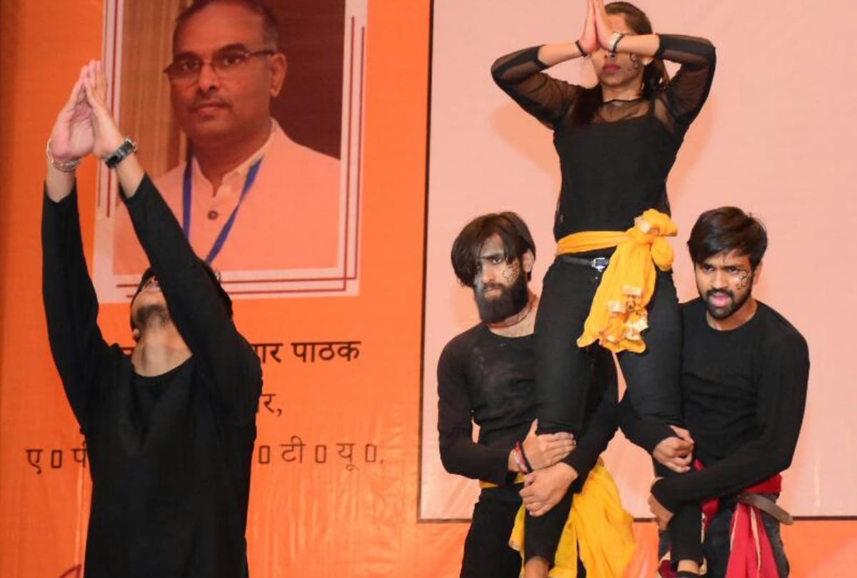 cultural event Prawaah 2018 in AKTU