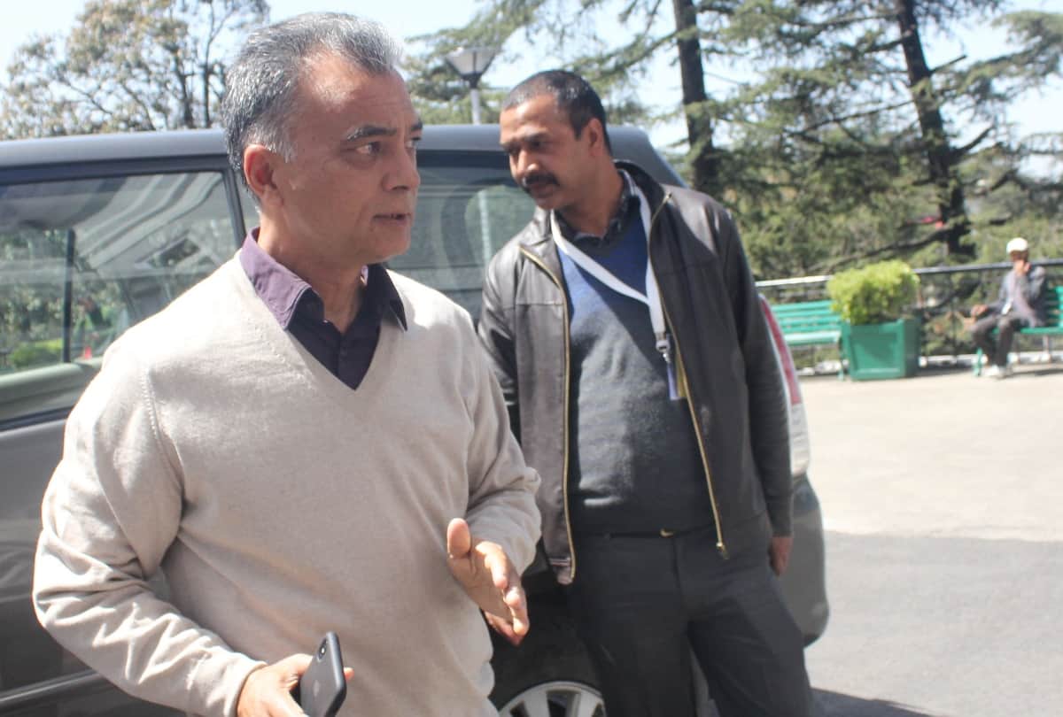 lok sabha election: Minister of Jairam giving Congress candidate victory tips over dining table