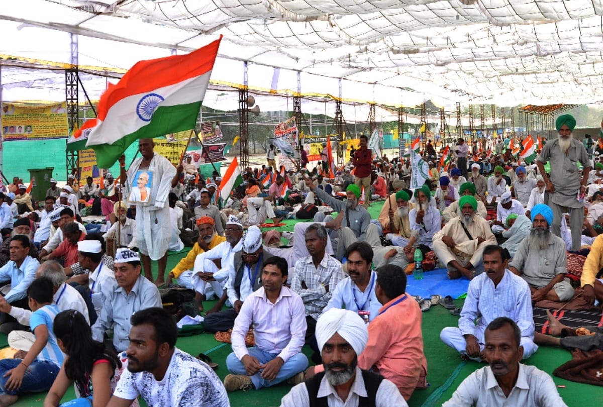 anna hazare serious doctors prescribed not to talk, looses more than 5 kg weight in six days