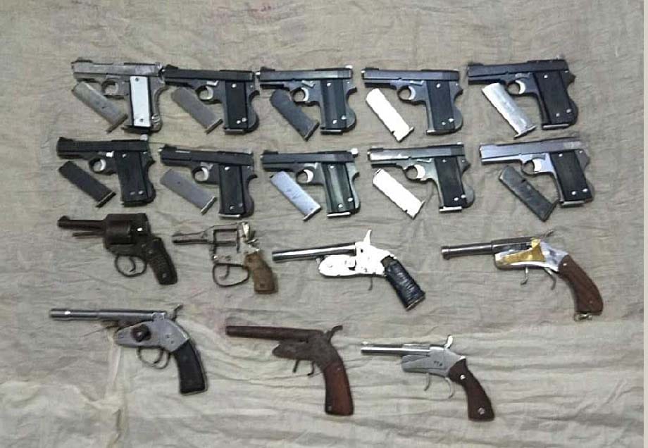 Illegal arms deal under the security of police