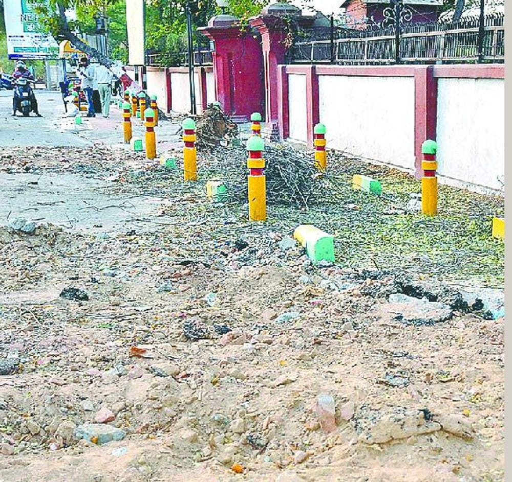 agra bicycle track is being broken down due to road widening